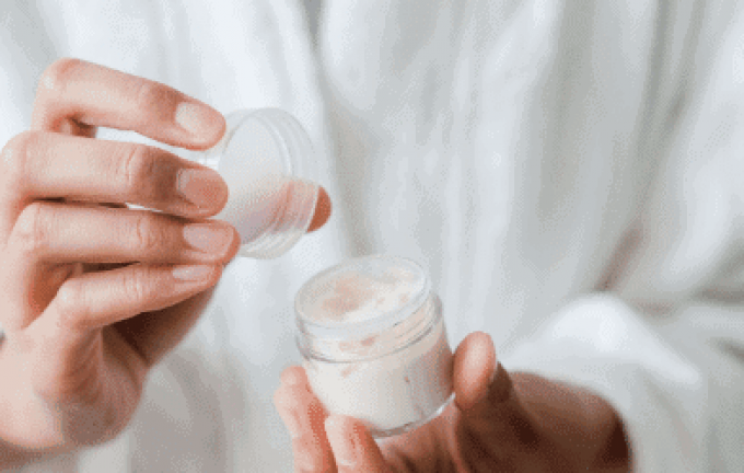 8 Simple Holistic Hair Care Tips for Beginners [2024]